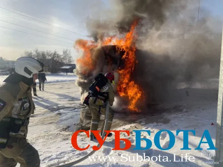 Пассажирский автобус загорелся в Барнауле