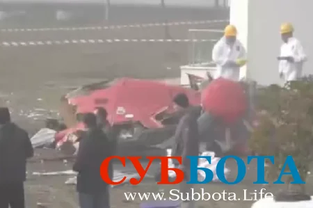 В Турции вертолет врезался в здание больницы и рухнул на землю