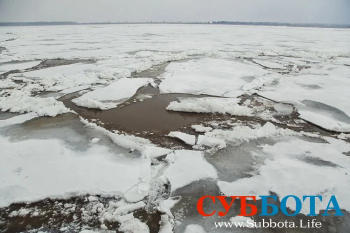 В Сургуте продолжаются поиски провалившегося под лёд ребёнка