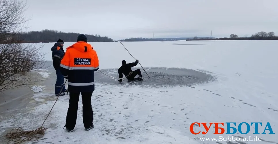 В Новгородской области утонул вышедший на лёд мужчина