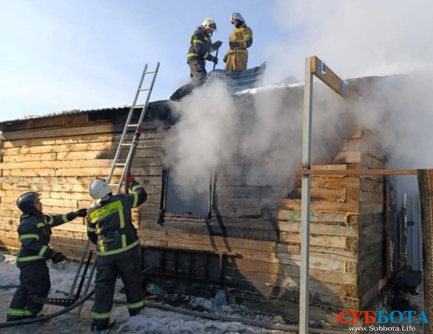 Трое детей из многодетной семьи погибли в огне пожара под Курганом