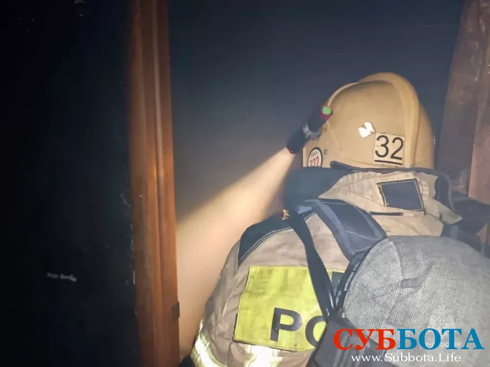В Рубцовске из пожара в пятиэтажке спасли десять человек